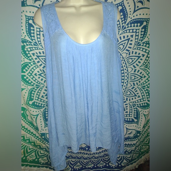 Set of Blue, White, and Coral Lightweight Sleeveless Tops 2X - Picture 8 of 11